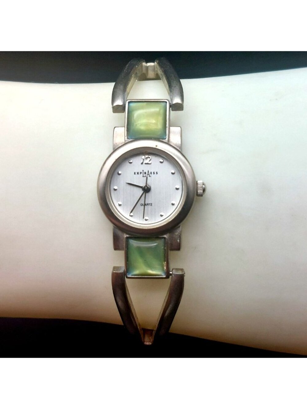 Vintage L.A. Express LAX2038 Women's Watch Green Silver Tone Works New Battery